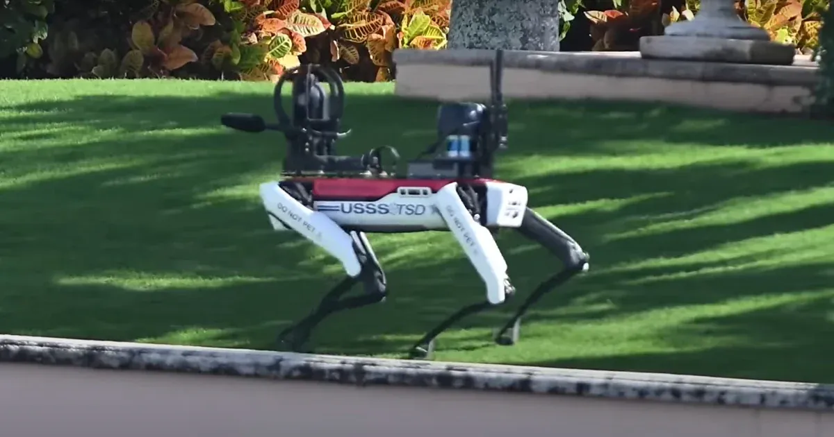 Robotkutyával védik Donald Trumpot
