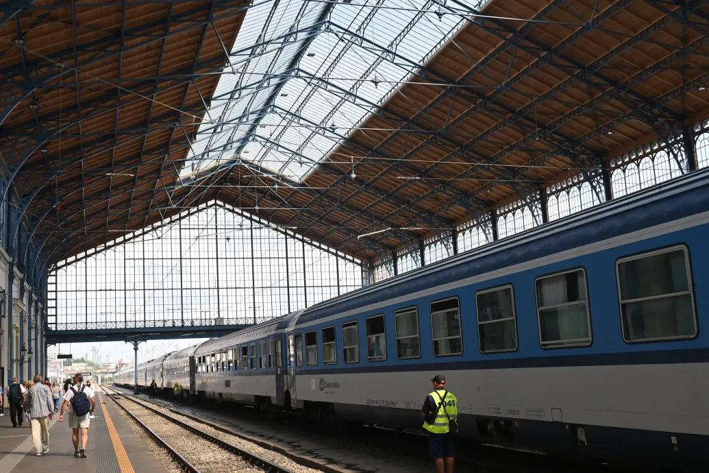 Elhúzódott a váltókarbantartás a Nyugati pályaudvaron, van, akinek azt ajánlja a MÁV, hogy metrózzon