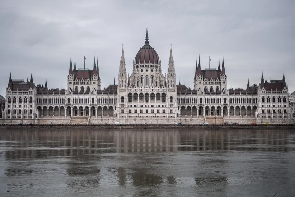 Akár kétmilliárdot is költhet évente a kormány Orbán és miniszterei biztosaira