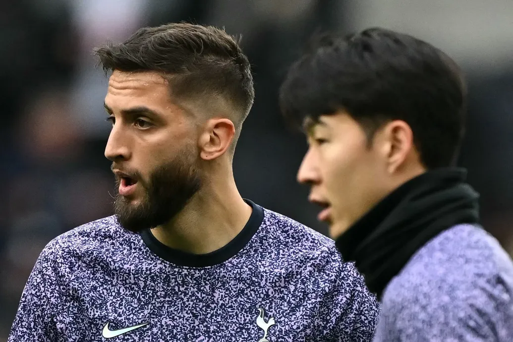 Hét meccsre eltiltották a Tottenham futballistáját, aki rasszista megjegyzést tett a csapattársára – Forrás: Telex.hu