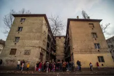 Megkezdődött a Hős utcai telep egyik háztömbjének bontása