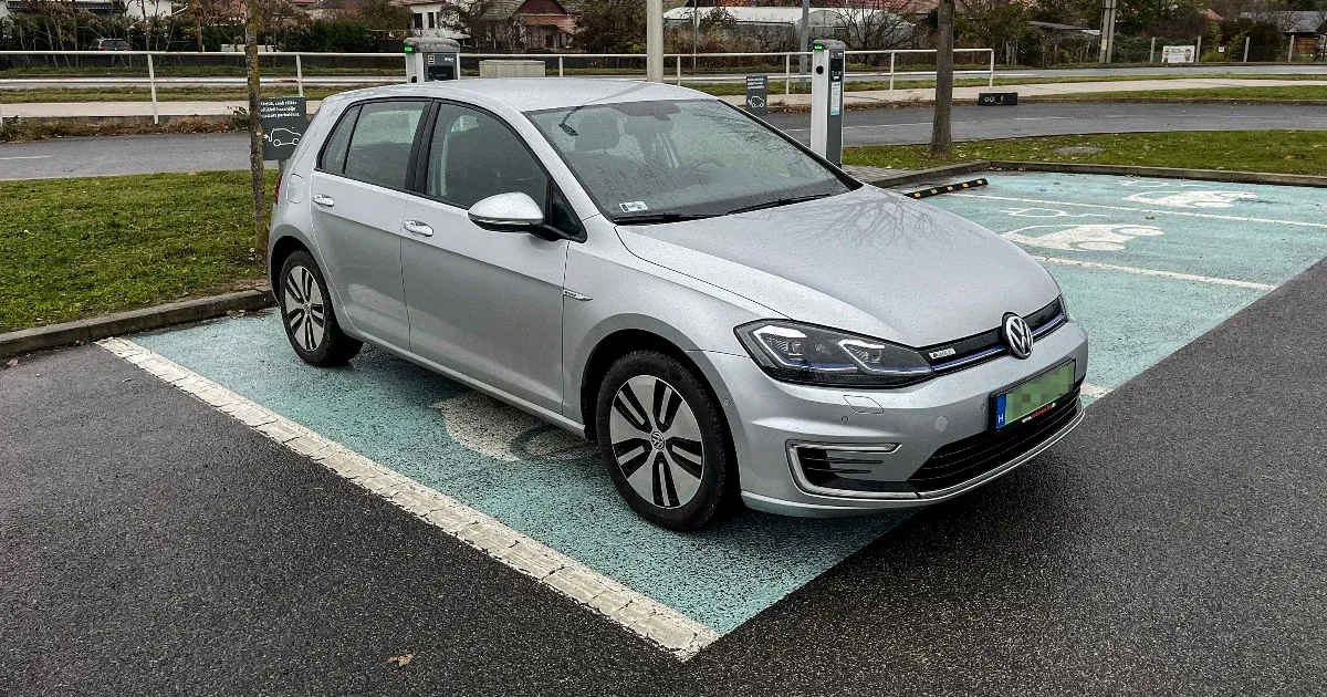 Négyszázezer forint ment el trélerezésre, mire megtalálták a Volkswagen villanyautó hibáját