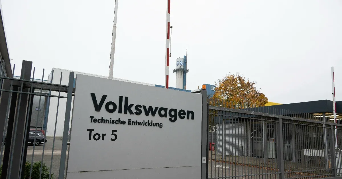 A Volkswagen dolgozói vállalják a fizetéscsökkentést, ha cserébe nem lesz leépítés és üzembezárás