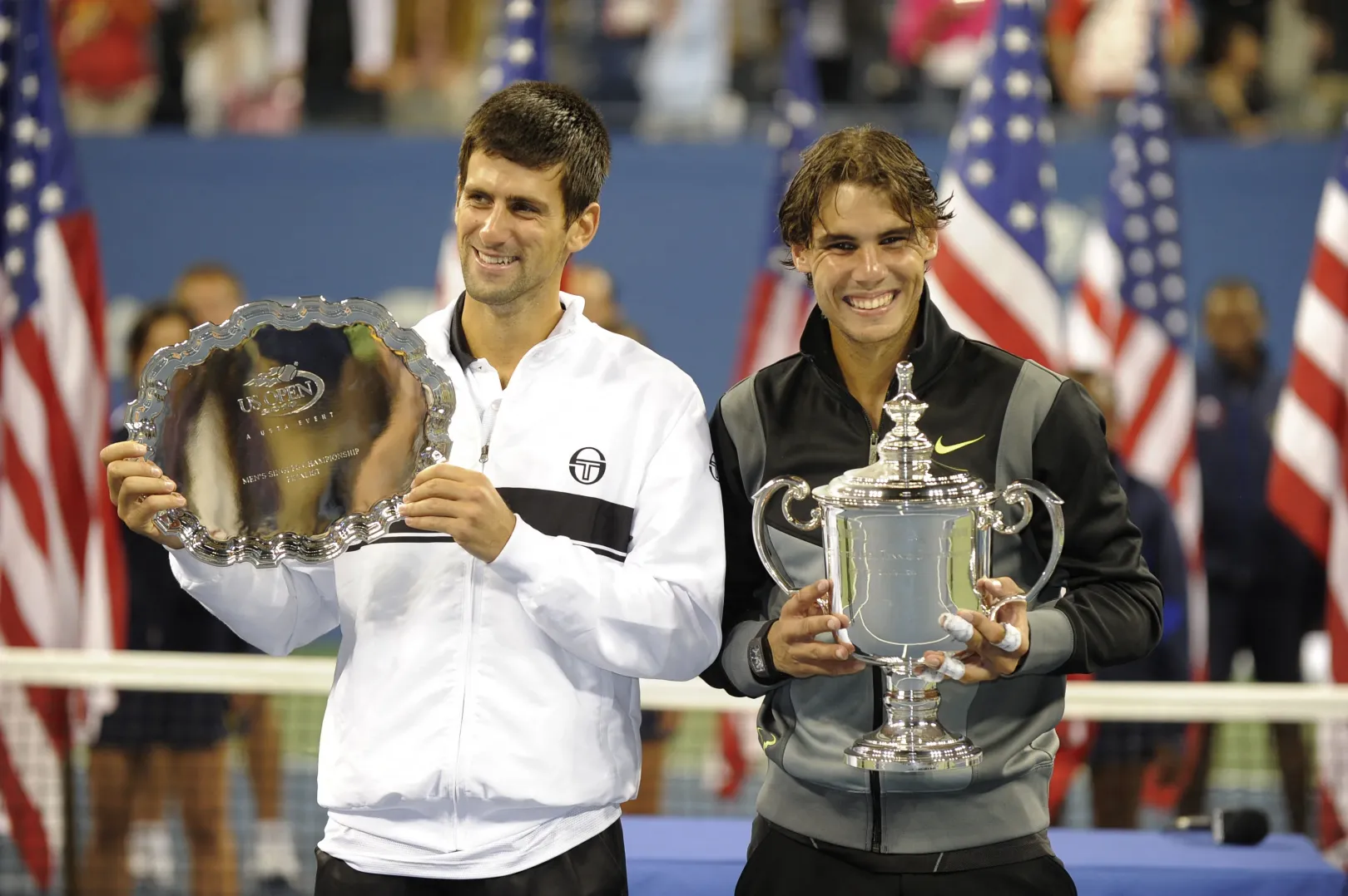 Djoković és Nadal a 2010-es US Open döntője után – Fotó: Timothy A. Clary / AFP