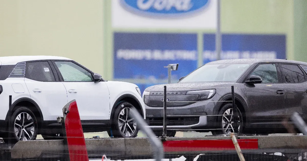 Nem fogynak az elektromos autók, 4000 európai dolgozóját rúgja ki a Ford