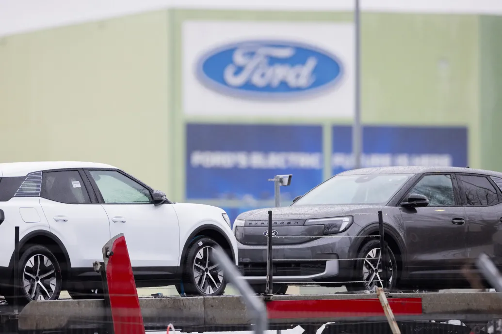 Nem fogynak az elektromos autók, 4000 európai dolgozóját rúgja ki a Ford