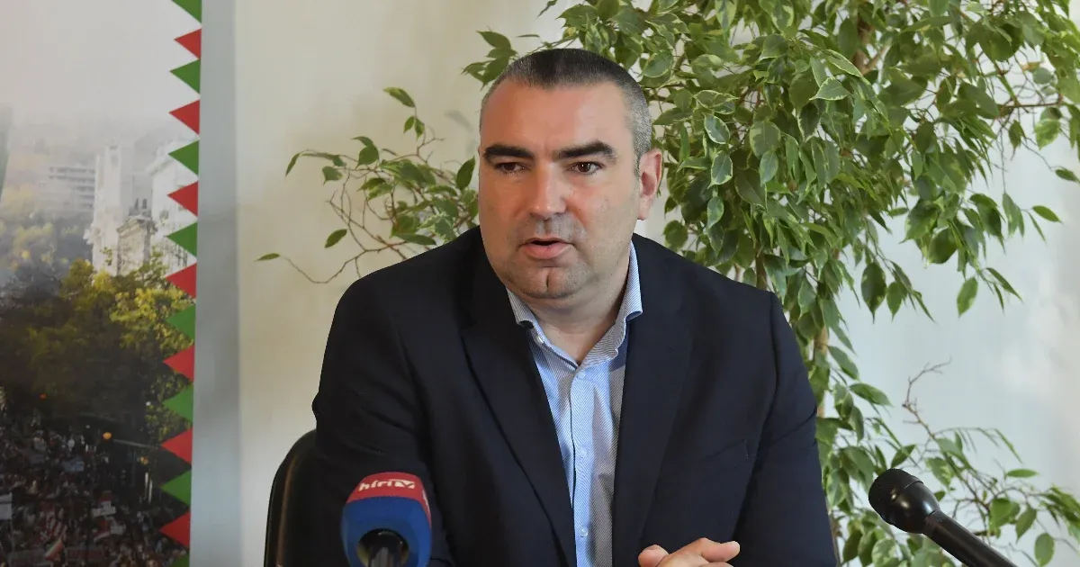 Kérdéssel provokálták ifj. Lomnici Zoltánt a fideszes fórumon, elhallgattatták a kérdezőt