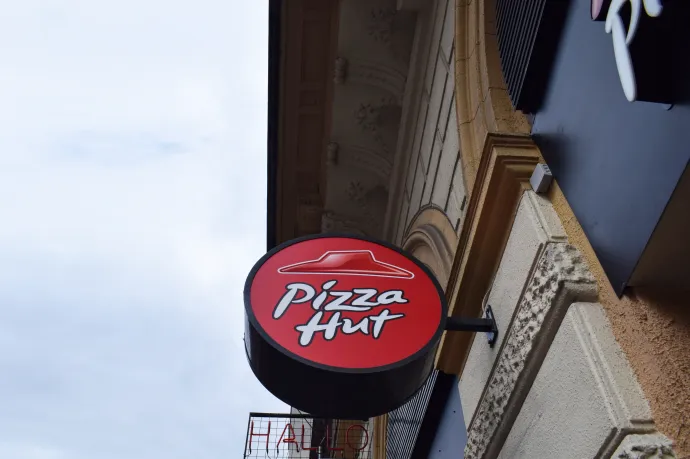 A Pizza Hut feltalálta a pincér fogalmát