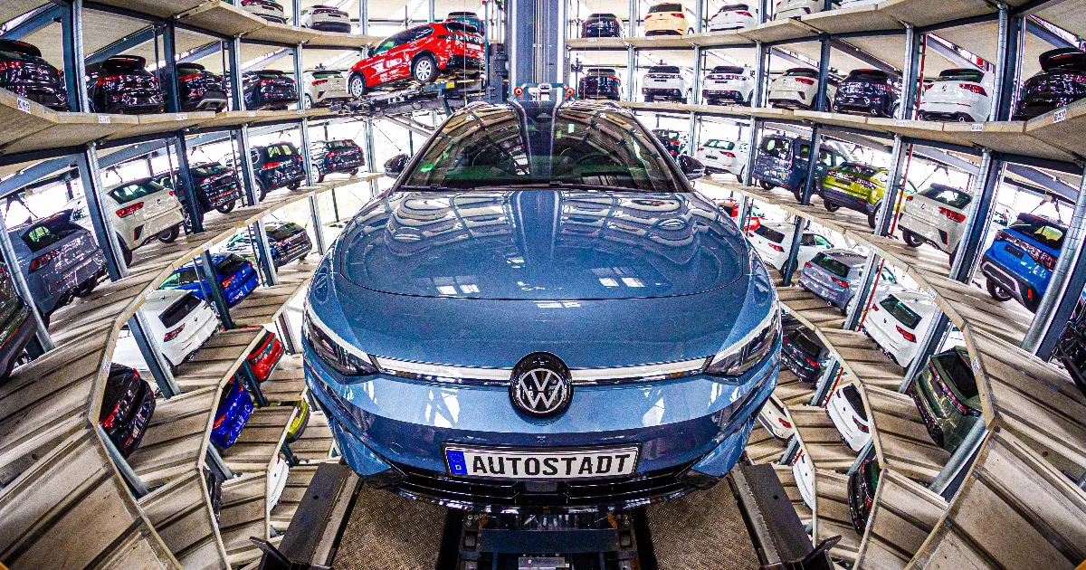 A VW és a Toyota eladásai kilőttek, a Tesla és Fiat számai bezuhantak októberben Európában