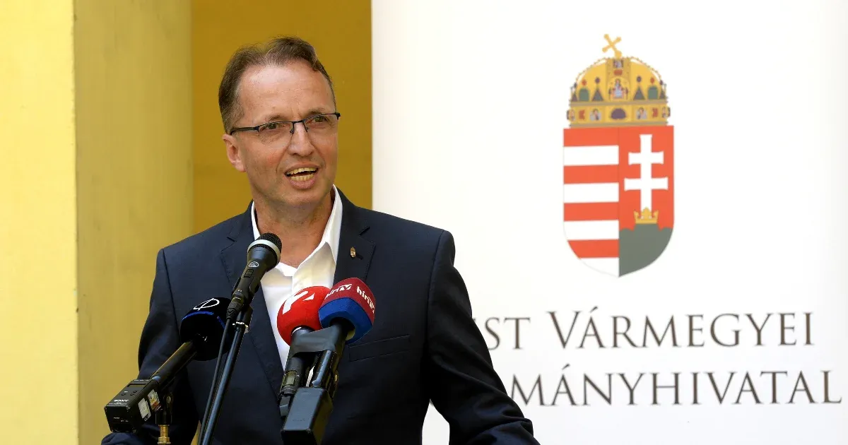Érdekes jogi csavarral hozná helyzetbe a Fideszt a főispán Pécelen