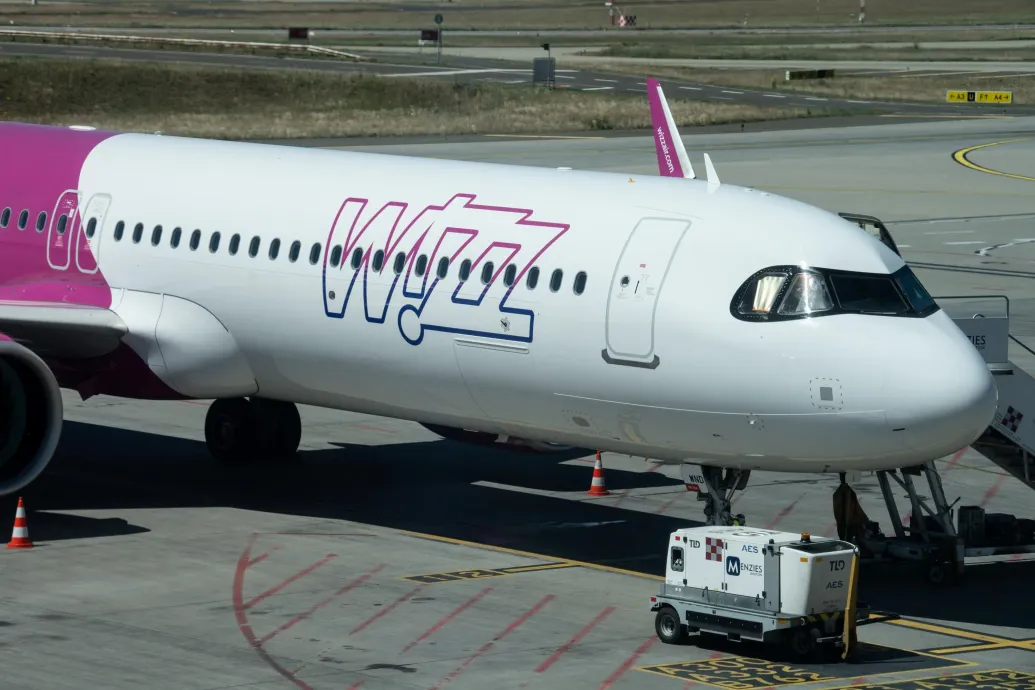 18 órát késett a brüsszeli gép, a Wizz Air szerint a fröccsenő latyak lehetett a ludas