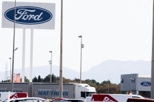 Éledezik az európai autópiac, de több ezer ember állását ez már nem menti meg