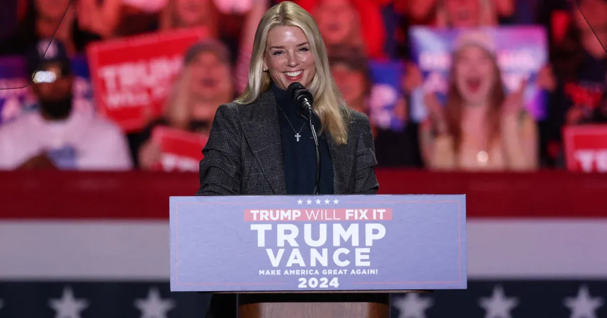 Trump régi szövetségesét, Pam Bondit jelöli főügyésznek