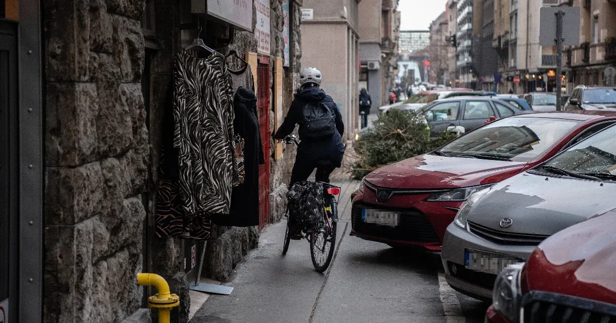 Eltűnő automaták, díjemelés és kedvezmények – parkolási reformot hirdetett a fővárosban Karácsony