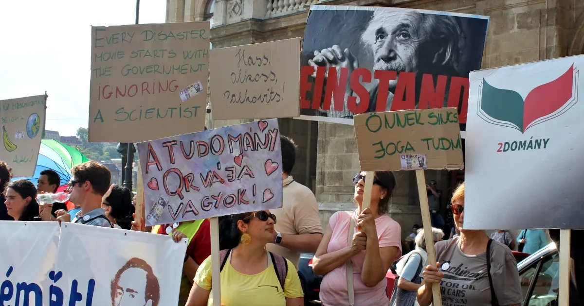 Kutatók vs. kormány: 15 pontban cáfolja Hankó és Gulyás állításait az Akadémiai Dolgozók Fóruma