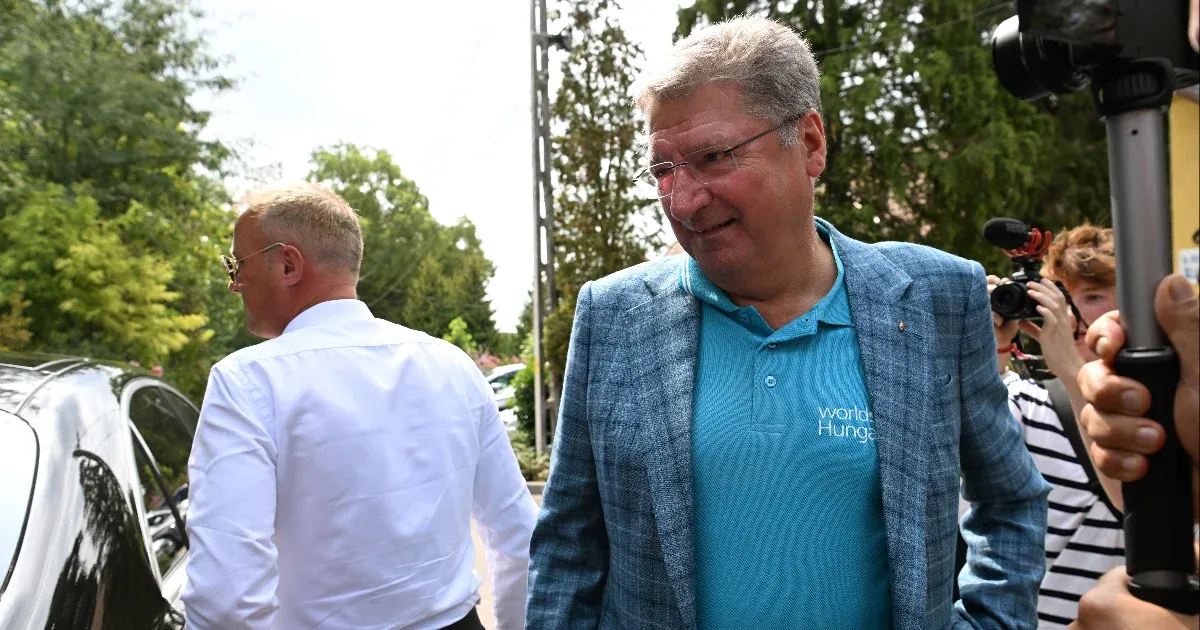 A kis cégeket hitelező KAVOSZ éléről is leváltották Parragh Lászlót a Világgazdaság szerint