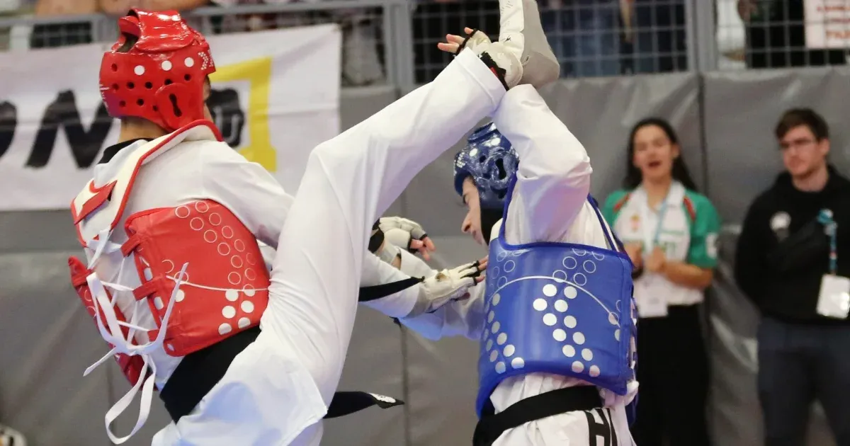 Felháborodtak a szülők, miután Európa-bajnok kick-boxosokkal eresztették össze a taekwondós gyerekeket