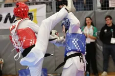 Felháborodtak a szülők, miután Európa-bajnok kick-boxosokkal eresztették össze a taekwondós gyerekeket