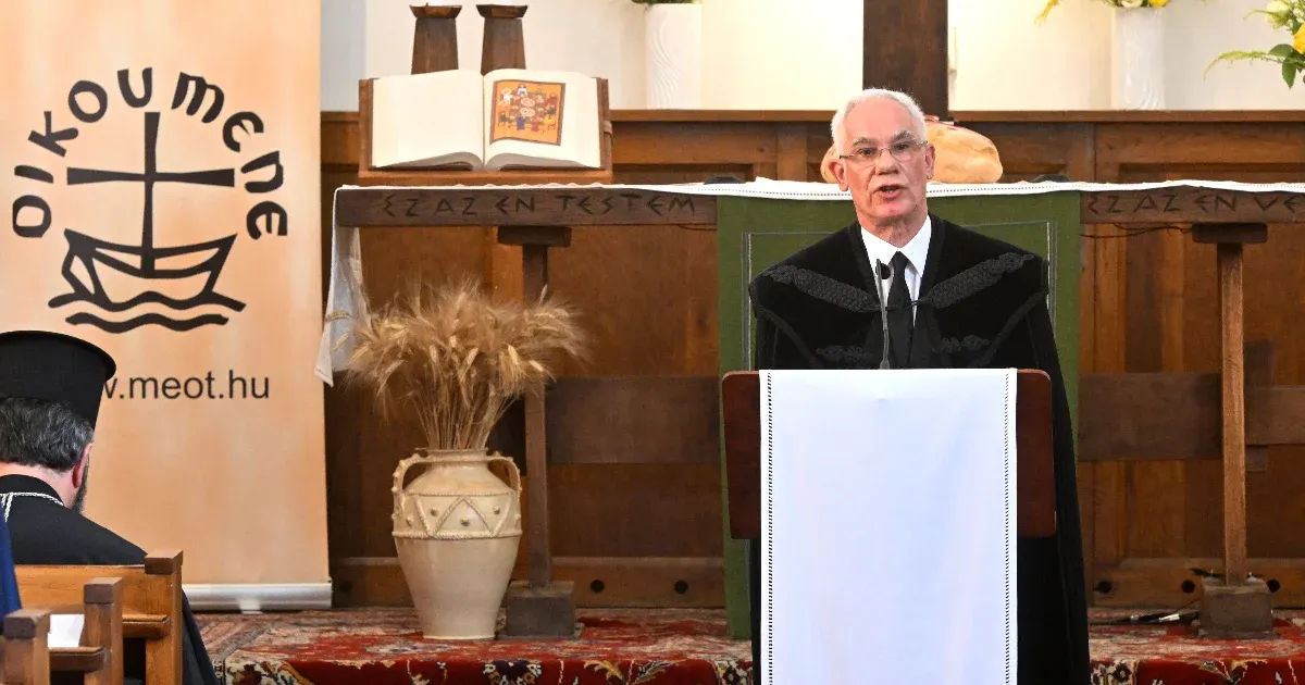„Szégyelljétek magatokat” – tüntetők várták Balog Zoltánt Salgótarjánban