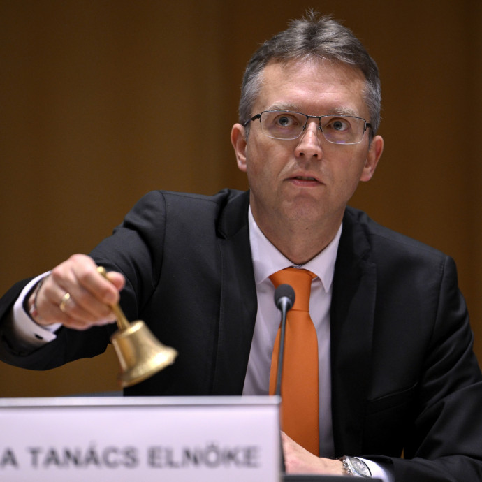 Egyre gyakrabban zsarolja a fizetéssel alkalmazottjait a magyar állam