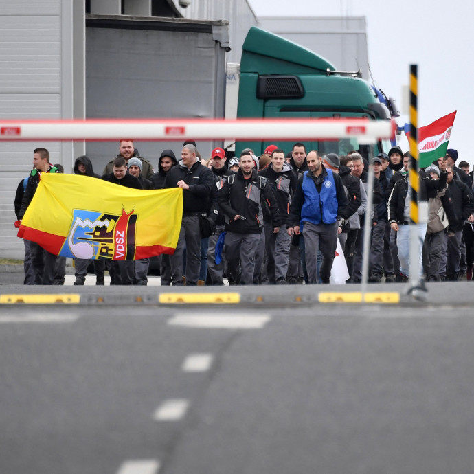 Saját 57 százalékos minimálbér-emelését felejtette el Orbán Viktor, amikor a mostanit fényezte