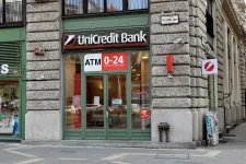 Az OTP és a K&H után az UniCredit Bank is díjemelést jelentett be