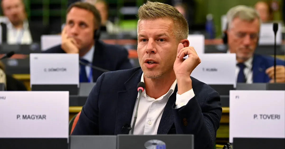 Ha lassan is, de a megyei lapokhoz is elért az üzenet, hogy leállították a Magyar Péterről szóló szimpátiaszavazást