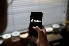 Szigorít a TikTok, a 18 év alattiak nem használhatnak beauty filtereket