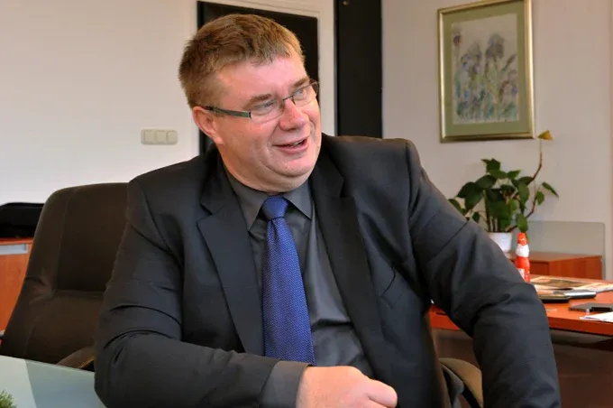 Tagadta bűnösségét két vádlott is az EU-s pénzek leosztó hálózatának perén – Forrás: Telex.hu