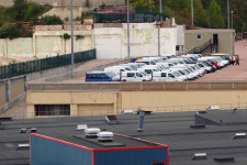 Ezermilliárdos kedvezménnyel tukmálják elektromos autóikat a büntetéstől tartó gyártók