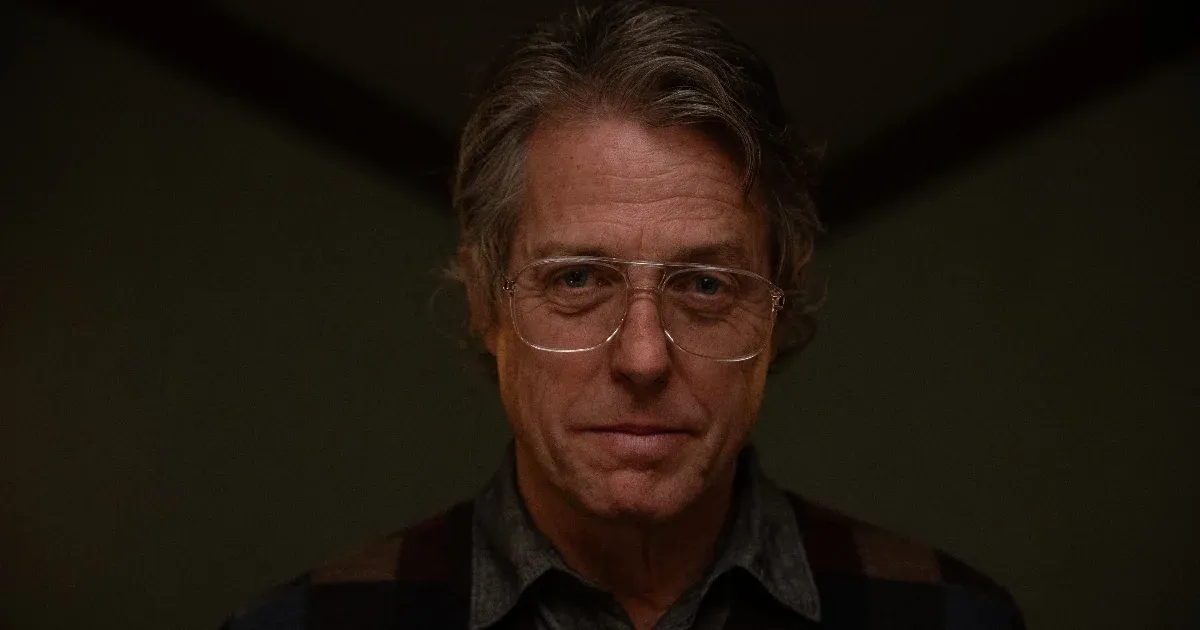 A kardigános Hugh Grant lyukat beszél a hasadba