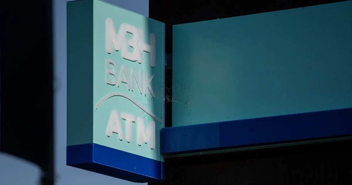 Az MBH Bank is az ügyfelekre hárítja februártól a tranzakciós illetéket