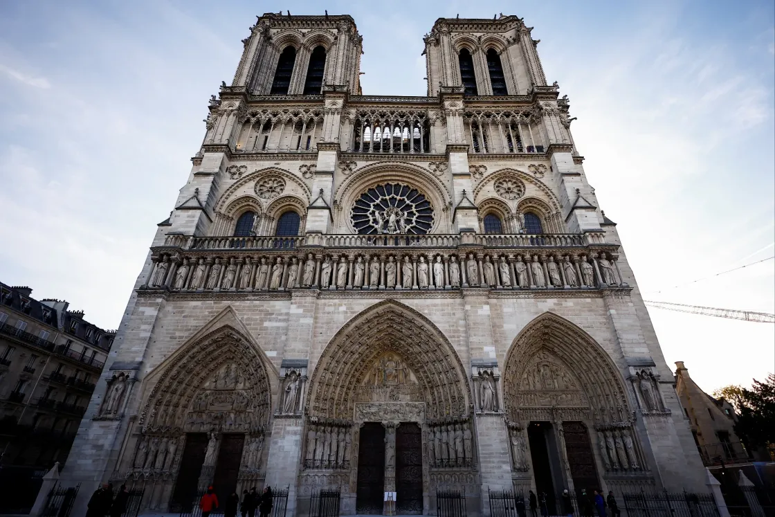 Átadták a Notre-Dame-székesegyházat, Macron és a felújítás összes munkása jelen volt