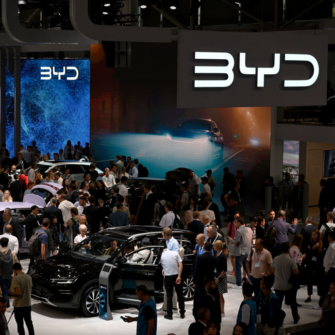 „A kínaiak le fogják tarolni a piacot” – mekkora a baj az európai autóiparban?