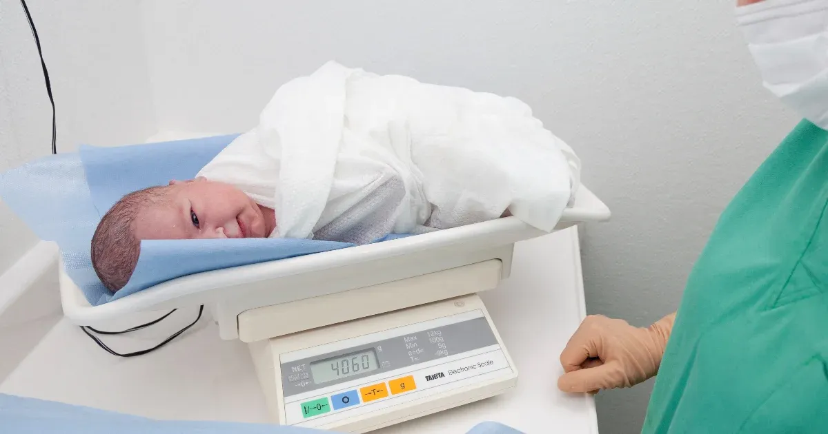 Két év alatt 8 milliót fogadhatott el szülések levezetéséért öt szülésznő, korrupcióval gyanúsítják őket