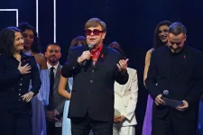 Elton John a londoni West Enden jelentette be, hogy elveszítette a látását