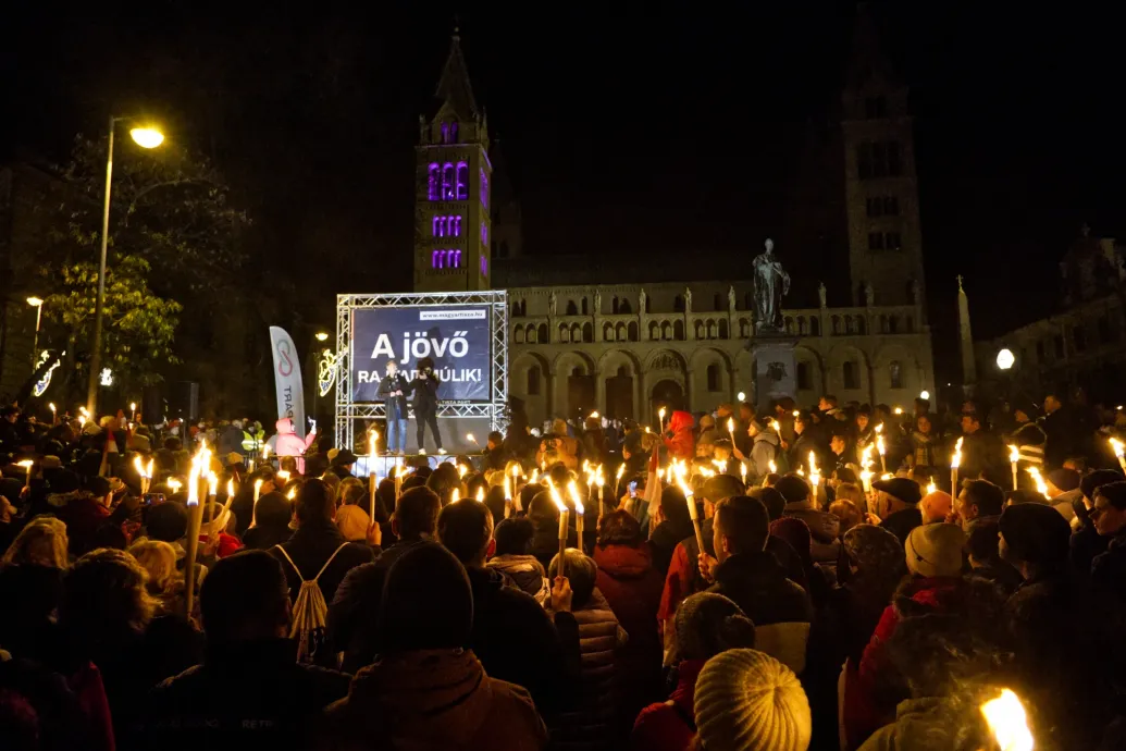 Magyar Péter Pécsen: Ki kell nevetni a hatalmat, lássák, hogy nem félünk