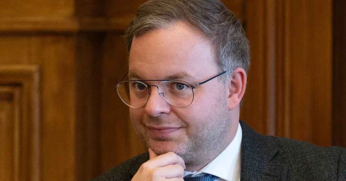 Az ELTE bírálóbizottsága azt javasolja, hogy Orbán Balázs kapja meg a doktori fokozatát