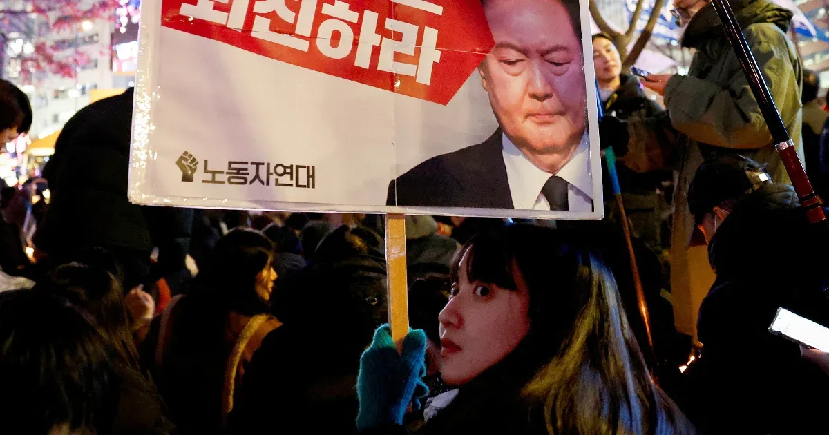 Egy népszerűtlen elnök kétségbeesett, bizarr lépése sokkolta Dél-Koreát és a világot