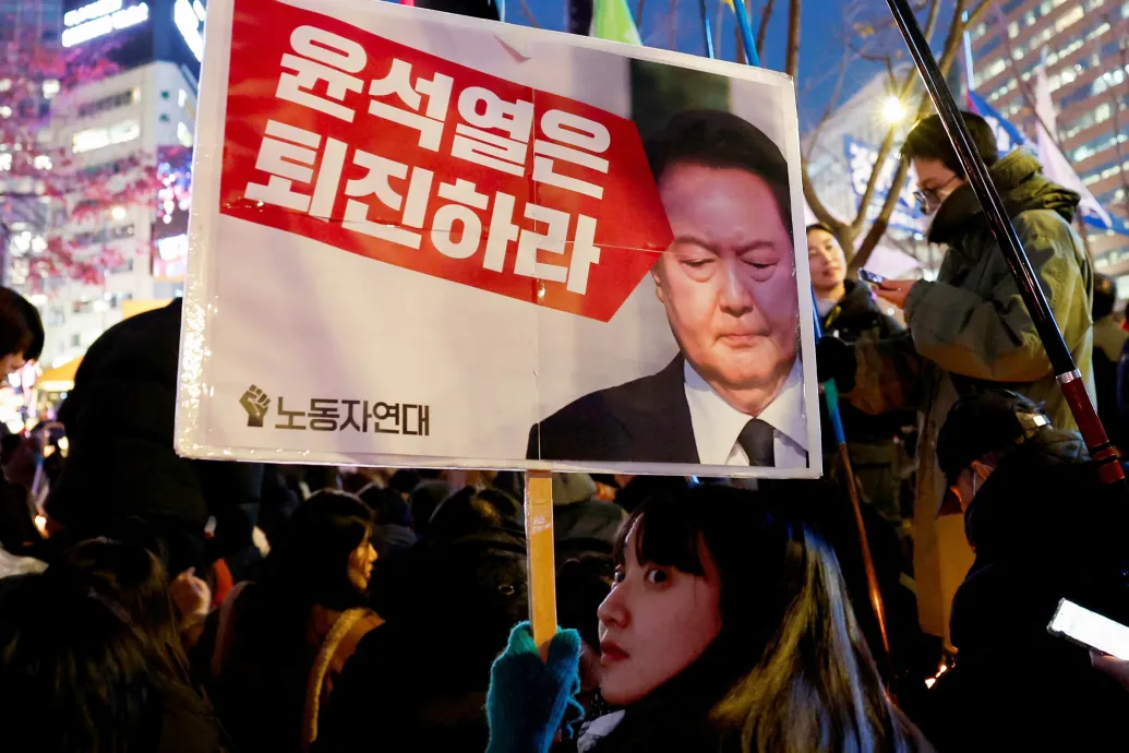 Egy népszerűtlen elnök kétségbeesett, bizarr lépése sokkolta Dél-Koreát és a világot