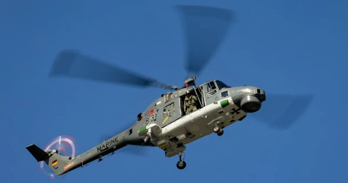 Jelzőlövedéket lőtt ki egy orosz hadihajó egy német katonai helikopterre a Balti-tengeren