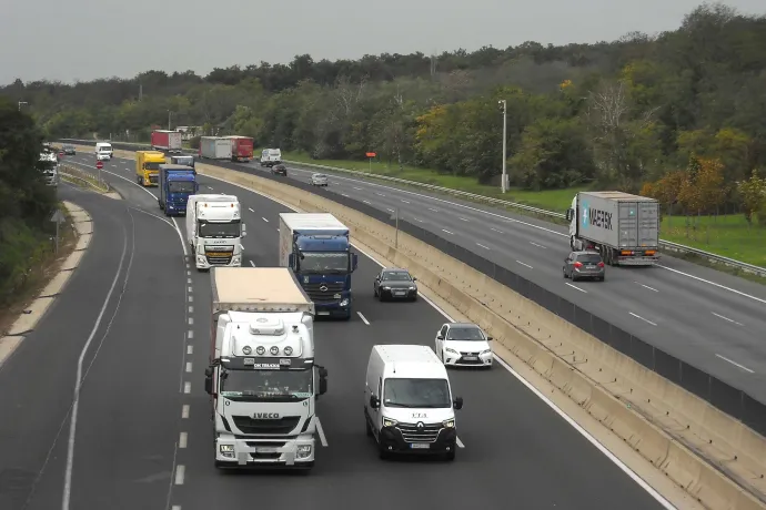 Az idő szorítja a kamionsofőröket. Miért tesznek mégis akár 50–100 kilométeres kitérőt is az olcsóbb gázolajért?