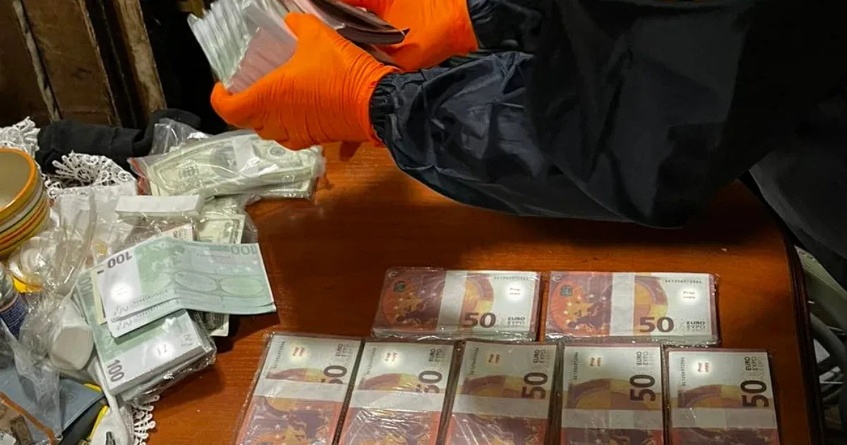 Kínából származó hamis bankjegyeket foglaltak le a rendőrök Budapesten