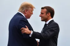 Trump első külföldi útja a Notre-Dame-hoz vezet, Macron fel akarja venni vele a fonalat