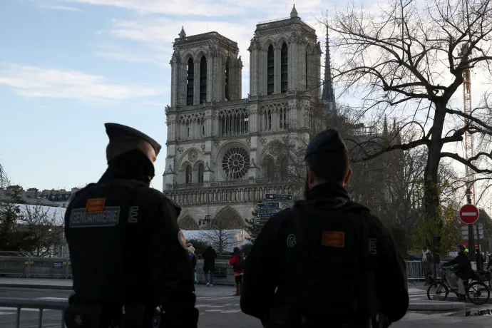 Trump első külföldi útja a Notre-Dame-hoz vezet, Macron fel akarja venni vele a fonalat