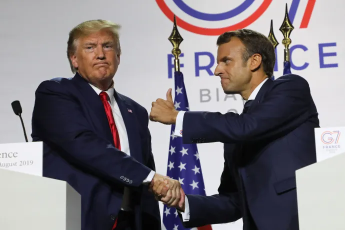 Donald Trump és Emmanuel Macron a 2019. augusztus 26-i G7 csúcstalálkozón a franciaországi Biarritzban – Fotó: Ludovic Marin / AFP