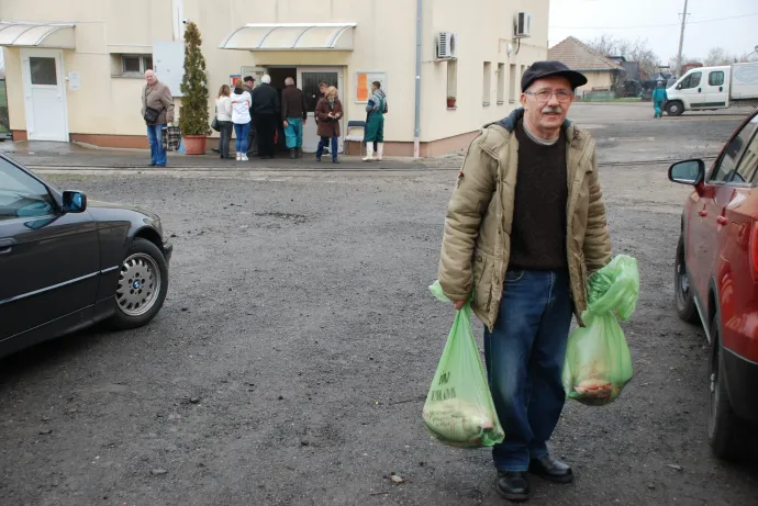 A szegediek már december elején megkezdik az ünnepre szánt hal beszerzését – Fotó: Móra Ferenc Sándor / Telex