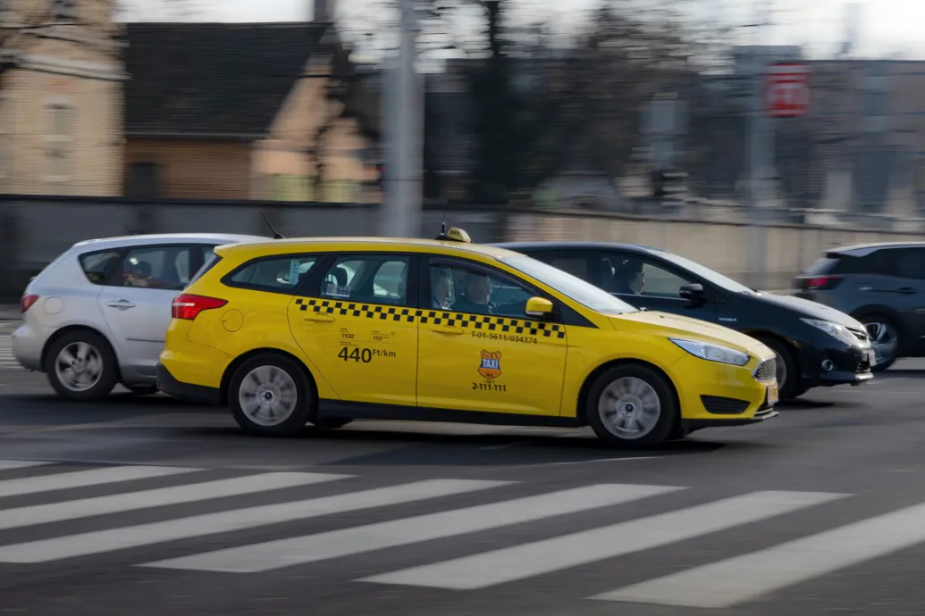 Megbírságolta a GVH a City Taxit az árgaranciázás és a magyarkodás miatt