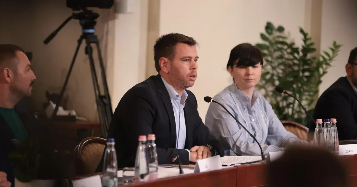 Vitézy: Lázár csak mellébeszél a pályaudvarok privatizációjával kapcsolatban