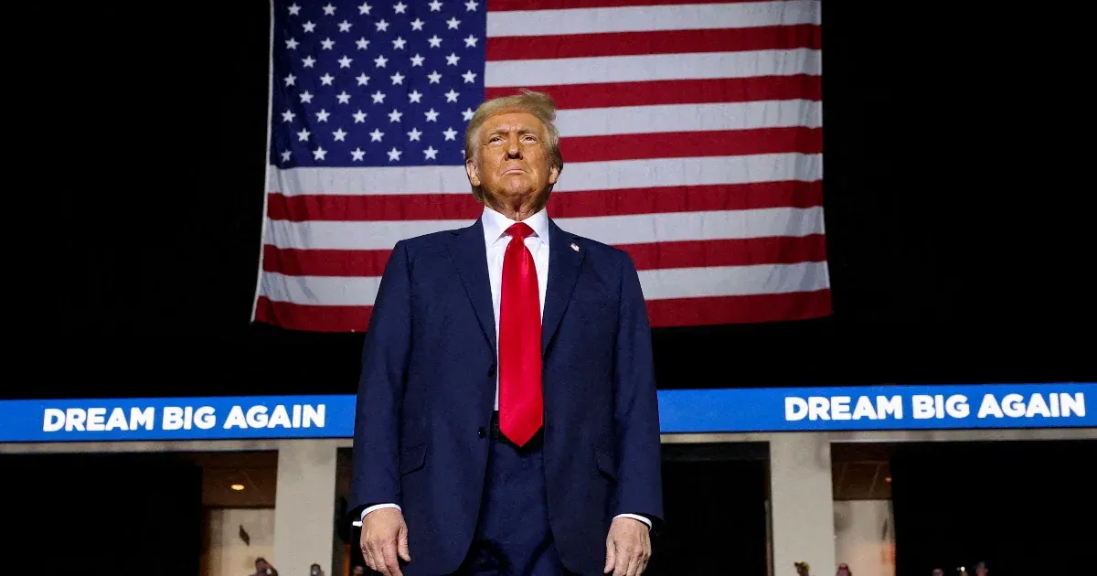 Gyorsított jóváhagyási eljárást ígér Trump az egymilliárd dollárnál nagyobb befektetésekre